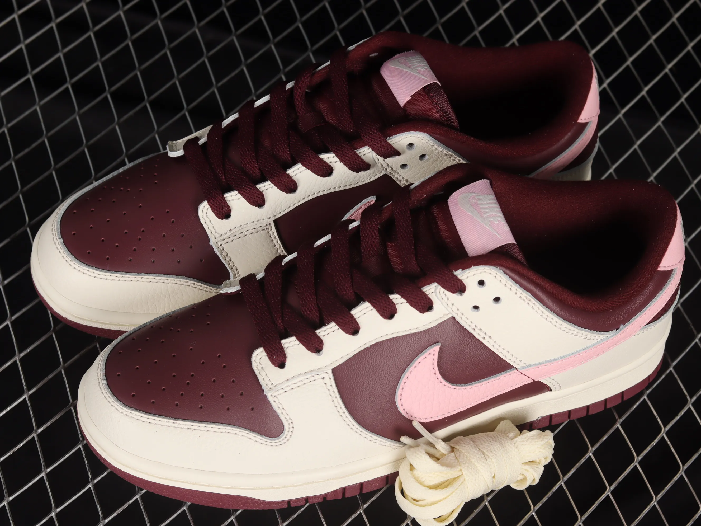 All Categories Nk SB Dunk Series Nk SB Dunk Low Low-top sneakers C version Nk Dunk Low Burgundy Valentine's Day SB low-top sports and leisure sneakers DR9705-100